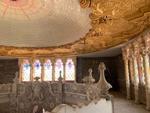 [Another view of the same area
showing the public face of the decorated parts.]