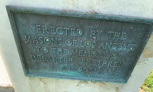 [Oxidized copper sign mounted on
cut white stone: "Erected by the Masons of Los Angeles to the Memory of Departed
Brethren A.L. 5931"]